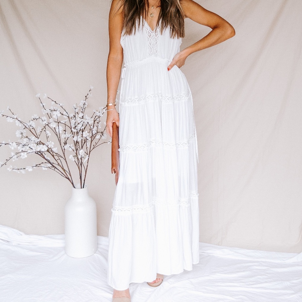 VICI Corinne Tiered Lace Maxi Dress - Small BNWT